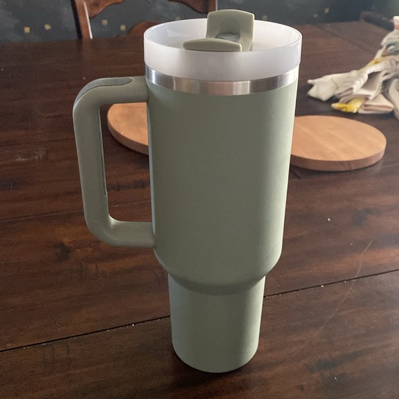 Matte Green 40oz Stanley - Picture 3 of 7